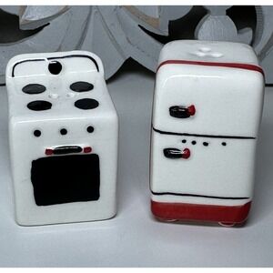 Cracker Barrel Stove & Refrigerator Mini Salt And Pepper Shaker Set